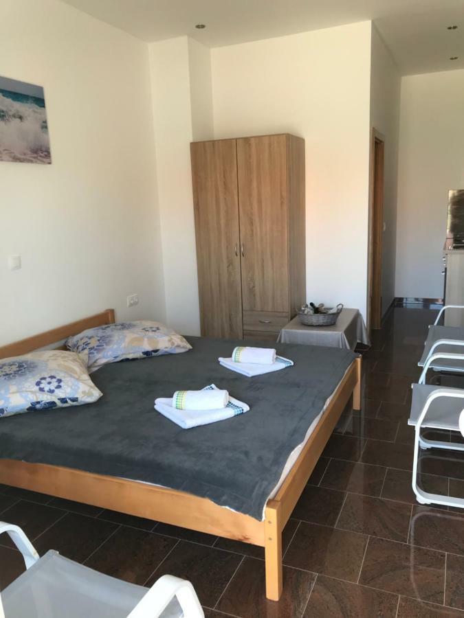 Apartmani Subasic Pag Town Exterior photo