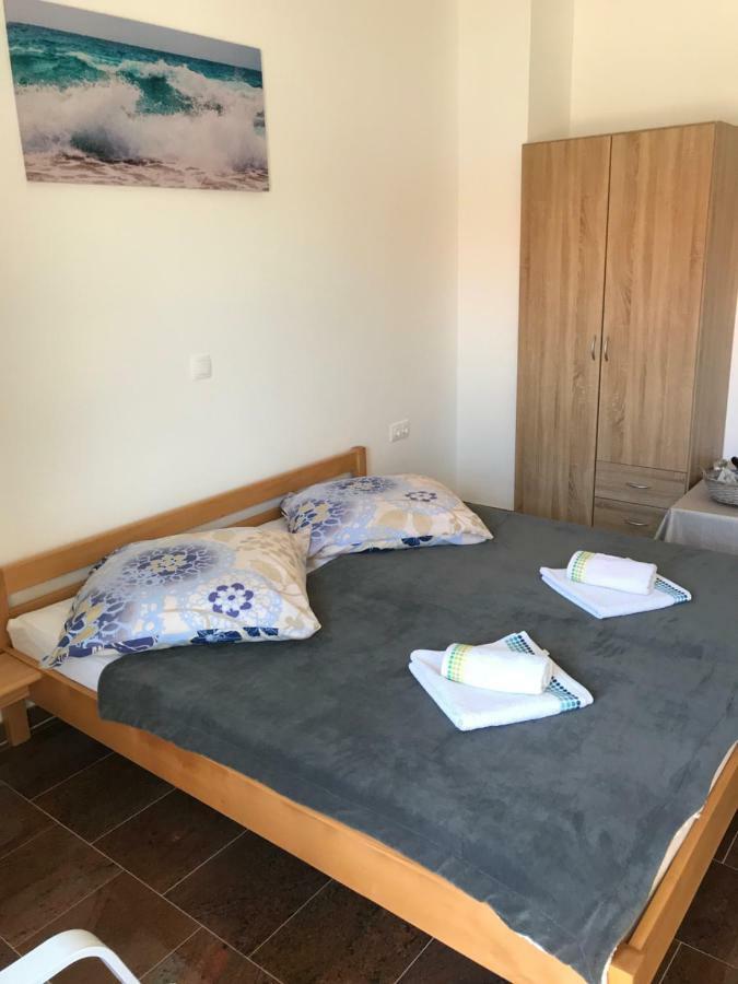 Apartmani Subasic Pag Town Exterior photo