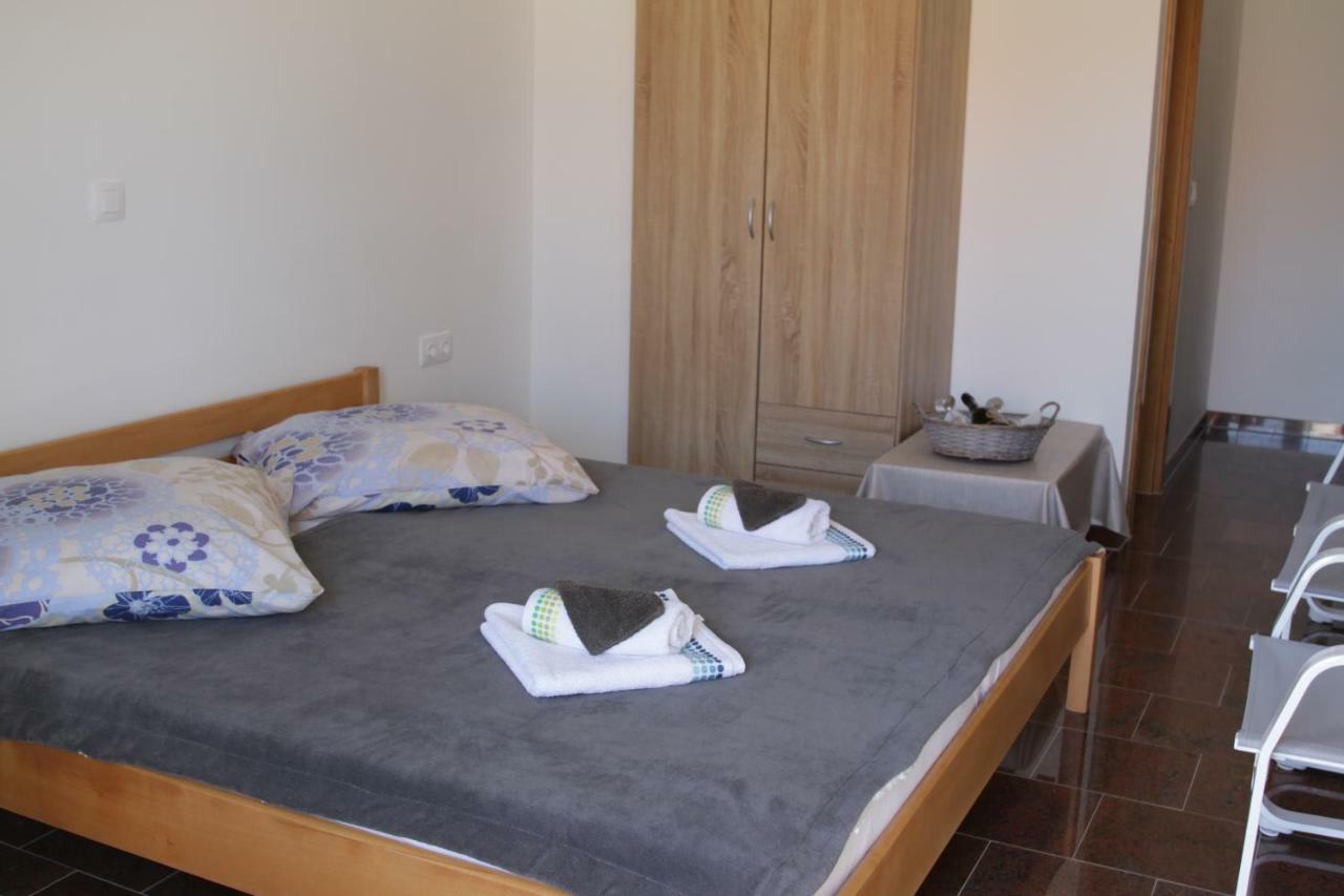 Apartmani Subasic Pag Town Exterior photo