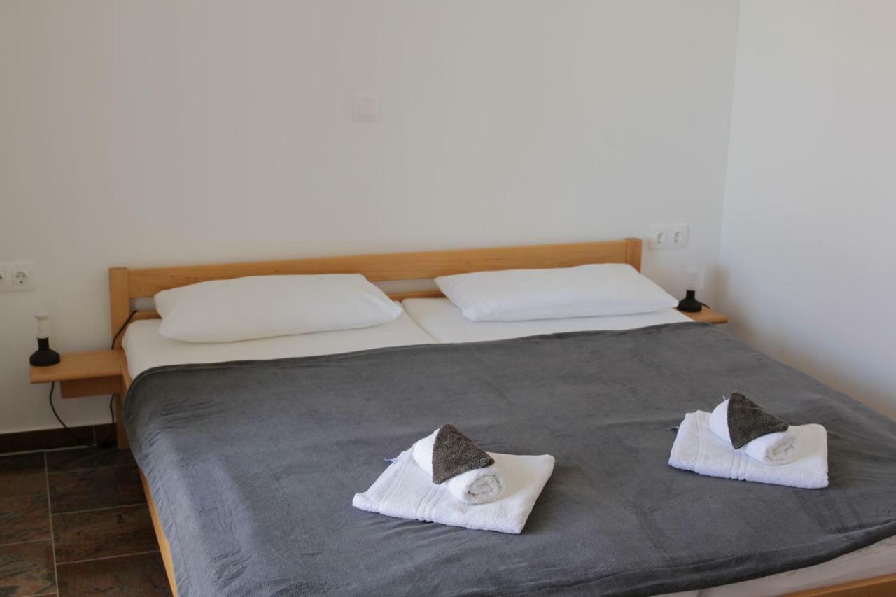 Apartmani Subasic Pag Town Exterior photo
