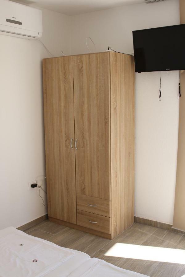 Apartmani Subasic Pag Town Exterior photo