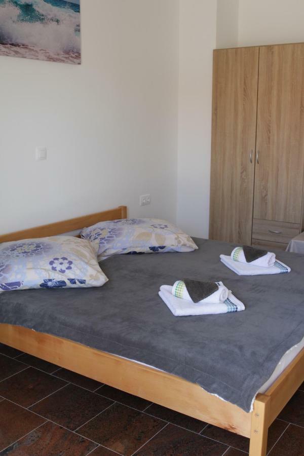 Apartmani Subasic Pag Town Exterior photo
