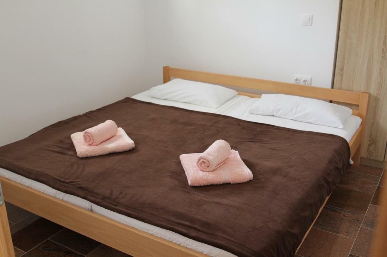 Apartmani Subasic Pag Town Exterior photo